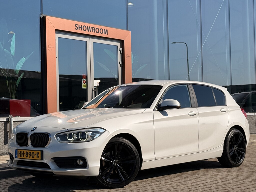 BMW 1-Serie 118i EDE Corporate Lease Essential | Cruise | Navi | LED | 18 Inch |