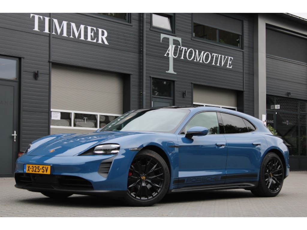 Porsche Taycan Sport Turismo GTS 93 kWh - Rode stiksel / gordels - Lederen Dashbord - Sport Chrono - Passenger display - Carbon stuur inleg - Luxe zelf dimmend glazen dak - Alcantara hemel - 21 inch - VOLLE UITVOERING - Bose - Adaptieve cruise - extra getint glas - Dealer onderhouden