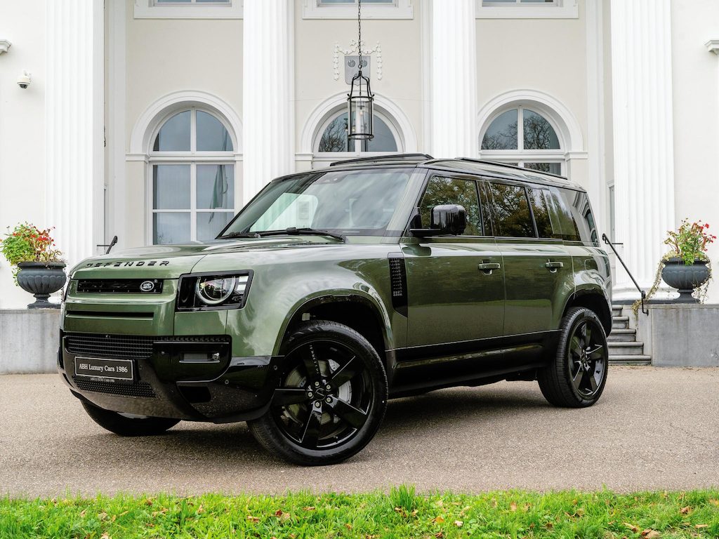 Land Rover Defender 110 2.0 P300e 110 X-Dynamic HSE MY2026 | Pano | 22inch | Blackpack | Luchtvering | Towing Pack