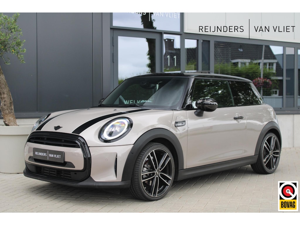 MINI Cooper 1.5 Camden Edition | Pan.Dak | Rear View Cam. | Leder | Black Pack | CarPlay | Cruise Control | Getint Glas |