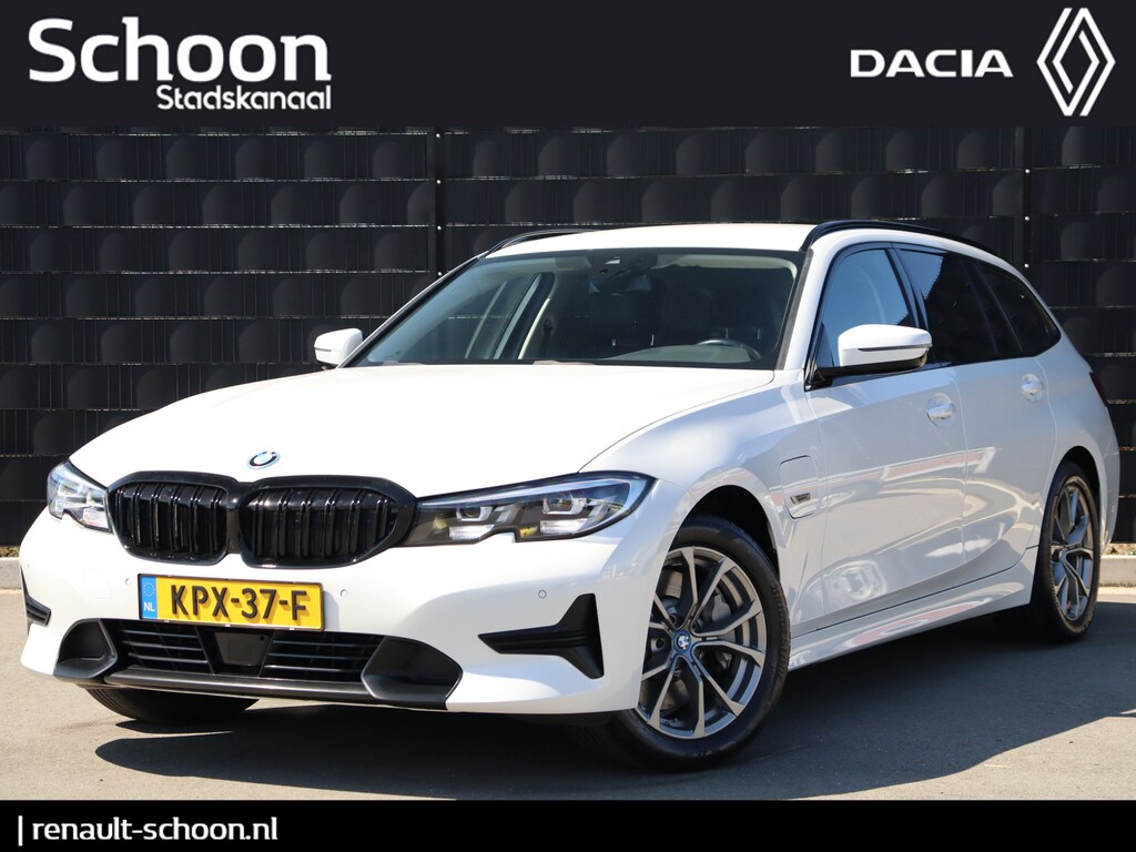 BMW 3-Serie Touring 330e | SOH 93 % | Adap. Cruise | Elek.Trekhaak | Stoel-/Stuurverwarming | Carplay