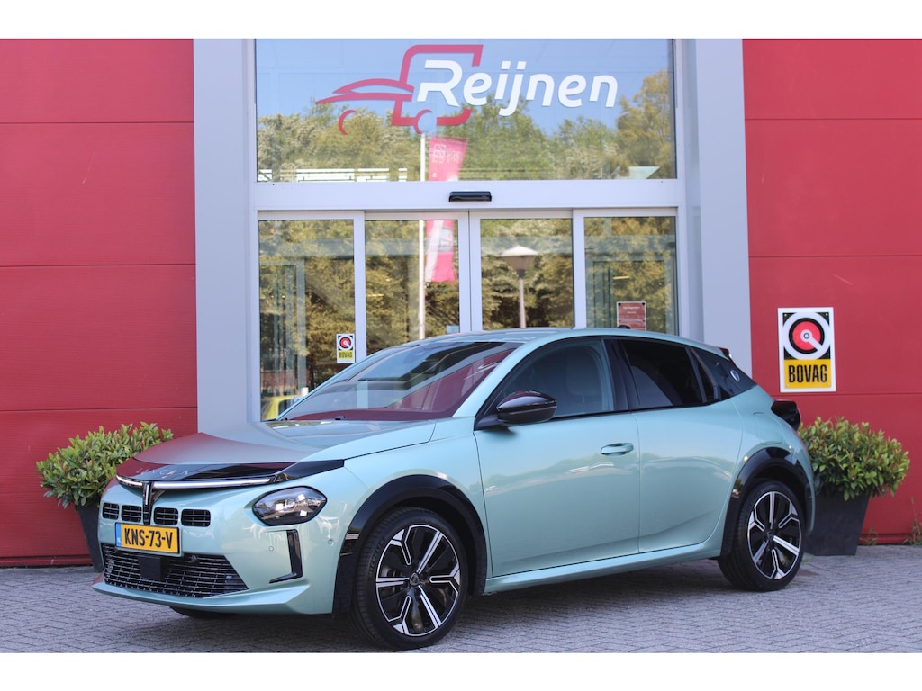 Lancia Ypsilon 1.2 Hybrid 110PK AUTOMAAT LX | CAMERA VOOR + ACHTER | PARKEERSENSOREN VOOR + ACHTER | DRIVE PACK: ADAPTIVE CRUISE CONTROL/DODEHOEK DETECTIE/ELEKTRISCH INKLAPBARE BUITENSPIEGELS/SPROTIEF STUURWIEL | SFEER VERLICHTING | CLIMATE CONTROL | DRAADLOZE APPLE CARPLAY/ANDROID AUTO | DRAADLOZE TELEFOONLADER | 17" LICHTMETALEN VELGEN "DIAMOND CUT" | WIELKASTEN "GLOSSY BLACK" | PRIVACY GLAS ACHTER | PREMIUM STOELBEKLEDING "GRIGIO ANTRACITE" | KLEUR: "VERDER GIADA" |