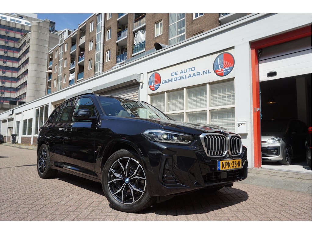 BMW X3 xDrive30e High Executive M-SPORT | Trekhaak | Panoramadak | Adaptive + Lane | BTW auto | Apple Carplay |