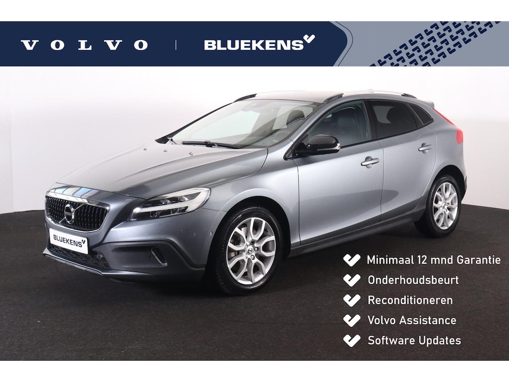 Volvo V40 Cross Country T3 PolarPlus Luxury - Panoramadak - Harman/Kardon audio - Parkeercamera achter - Parkeersensoren voor & achter - Volvo On Call - Cruise Control - Standkachel - 17' LMV