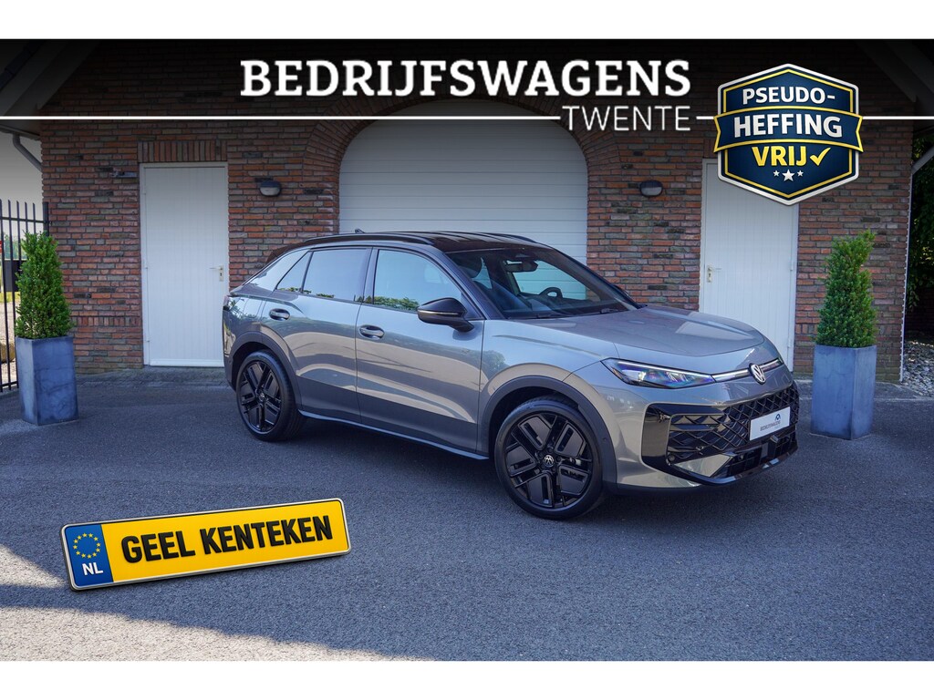 Volkswagen T-Roc R-Line First Edition IQ.light Apple Carplay Black style Stoel-/stuur verwarming 19 Inch Camera R-Line interieur