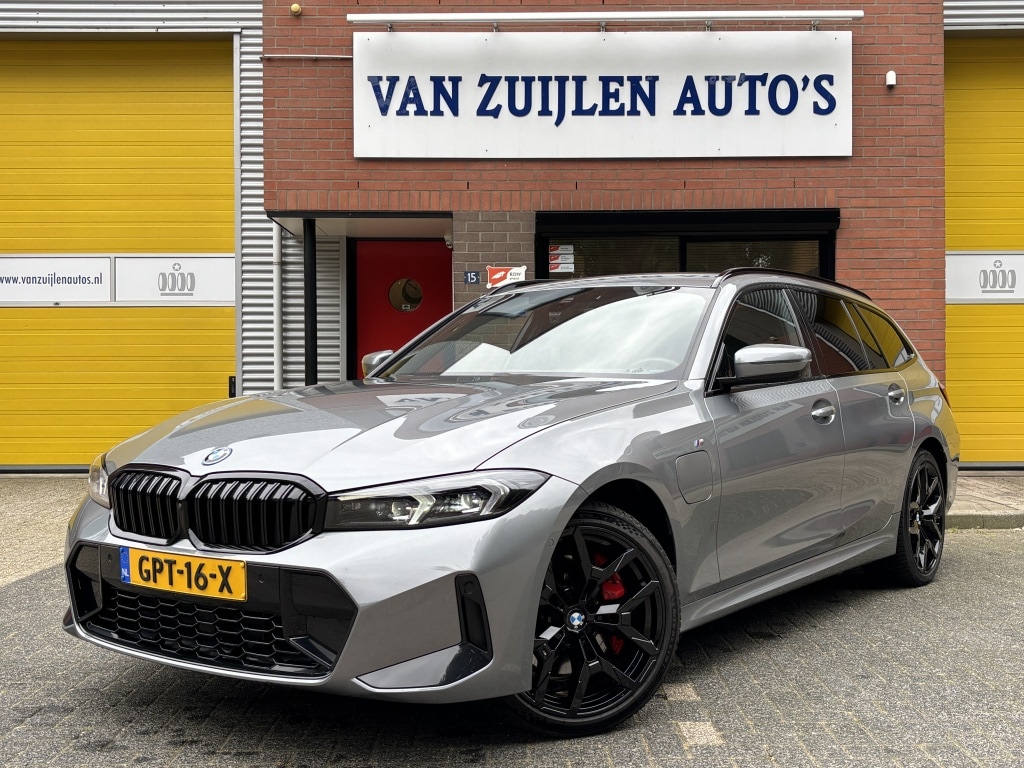 BMW 3-Serie Touring 330e Touring M-Sport Head-Up Trekhaak 360 19" Leder