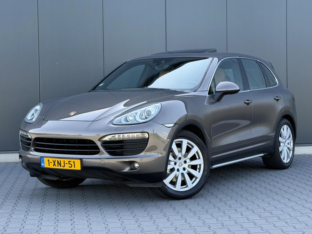 Porsche Cayenne 4.8 S 3e Eigenaar - Schuifdak - Volle Uitvoering - Luchtvering - Leder Dashboard