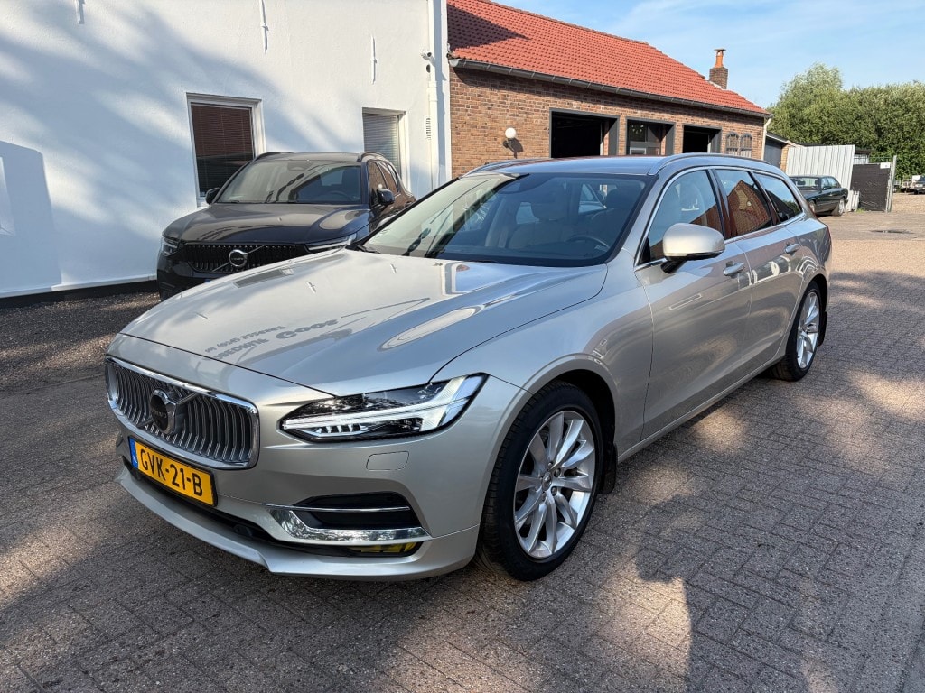 Volvo V90 T4 Momentum Pilot Assist
