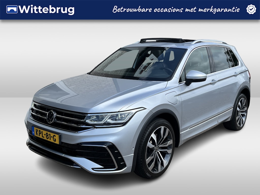 Volkswagen Tiguan 1.4 TSI eHybrid R-Line / AUTOMAAT/ 245 PK/ 2X R-LINE/ PANO/ TREKHAAK/ CAMERA/ KEYLESS/ IQ. LIGHT/ DCC/ DODE HOEK/ STOELVERWARM. V&A/ STUURVERWARM./ ADAPT. CRUISE/ APP CONNECT/ NAVI/ 20" LMV