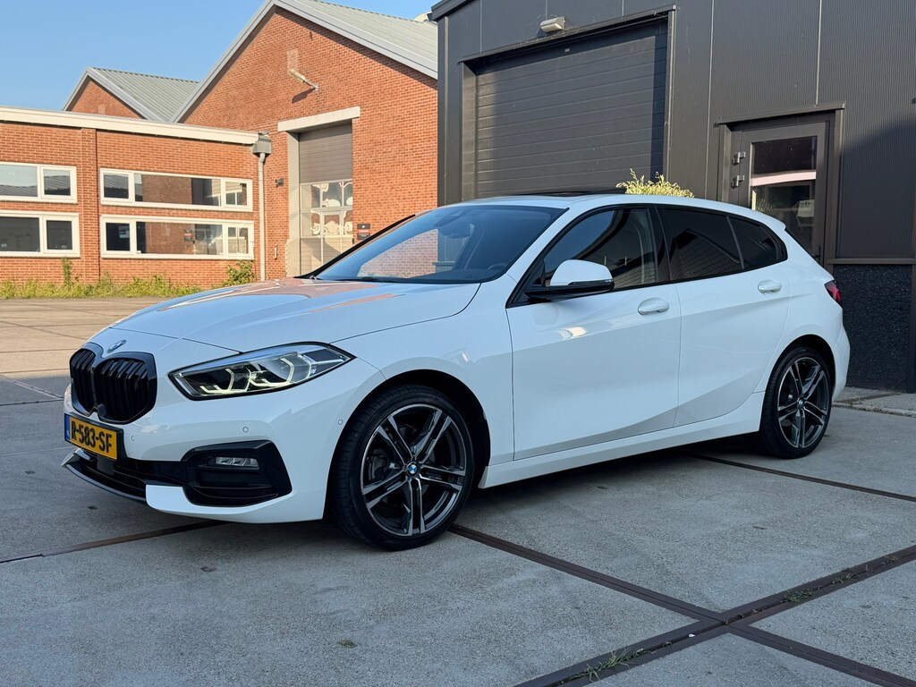 BMW 1-Serie 118i Auto Panoramadak SportLine Virtual NAP BTW