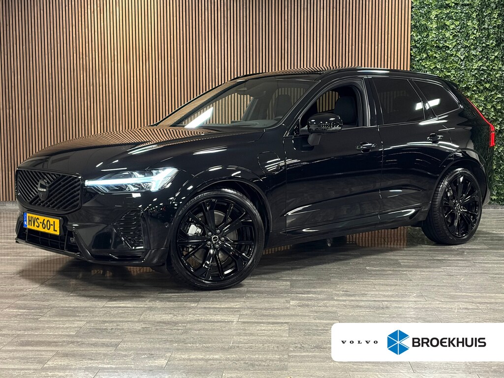 Volvo XC60 T6 AWD Recharge Ultra Black Edition | MY26 | Luchtvering | Trekhaak | 360 Camera | Head-Up Display | Harman Kardon | Adaptieve Cruise Control | Stoelverwarming voor+achter | Stuurwielverwarming | Schuifdak | Full LED Meesturende koplampen | Pilot Assist | BLIS Dode Hoek Detectie | Elektrische voorstoelen geheugen | Contour stoelen met wit stiksel en bies | Zitting verlenging voorstoelen | Lederen dashboard | 21 Inch | Google Infotainment | Keyless Drive | Elektrisch bedienbare achterklep | DAB Radio | Apple Carplay/Android Auto | Draadloos telefoon opladen | Volvo On Call met mobiele App functie | Onyx Black Metallic |