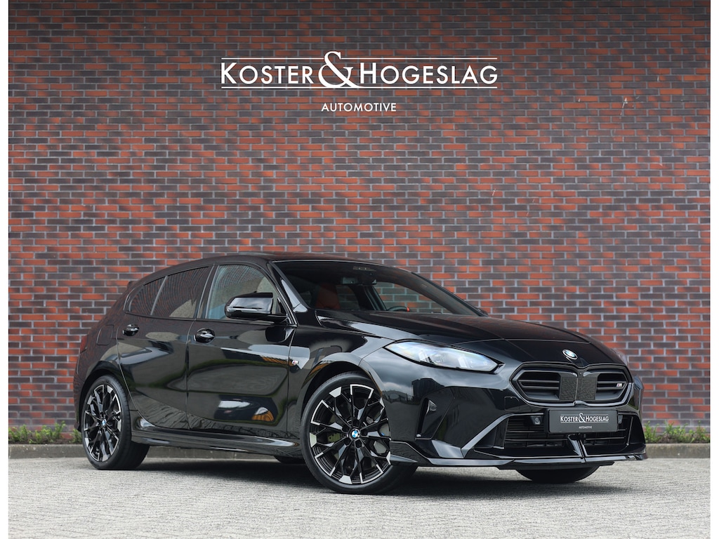 BMW 1-Serie M135i xDrive | M Performance - Pano - Harman Kardon