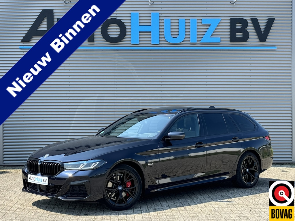BMW 5-Serie Touring 530e High Executive M Sport Panoramadak Trekhaak Harman-Kardon Carplay 19 inch Laser Licht Keyless Entry Head-Up Display SOH 91%