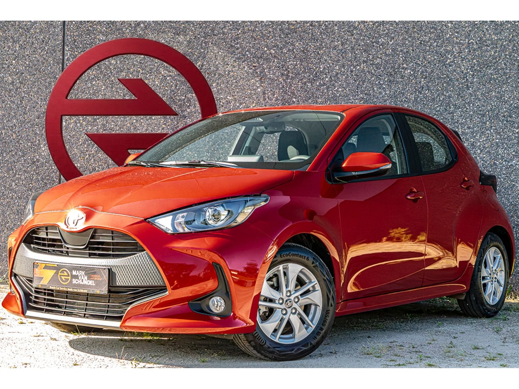 Toyota Yaris 1.5 Hybrid Active / Camera / Stoel + Stuur Verwarming / Apple Carplay / Climate Control / Cruise Control Adaptief / Lane Assist / 15 Inch LM