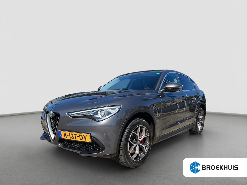 Alfa Romeo Stelvio 2.0 T 200pk AWD Super | 19'' velgen | Navigatie | Active suspension | Carplay | Elektrische stoelen | Adaptive crusie controle | Camera | Elektrische achterklep | Stoelgeheugen | Dodehoek detectie