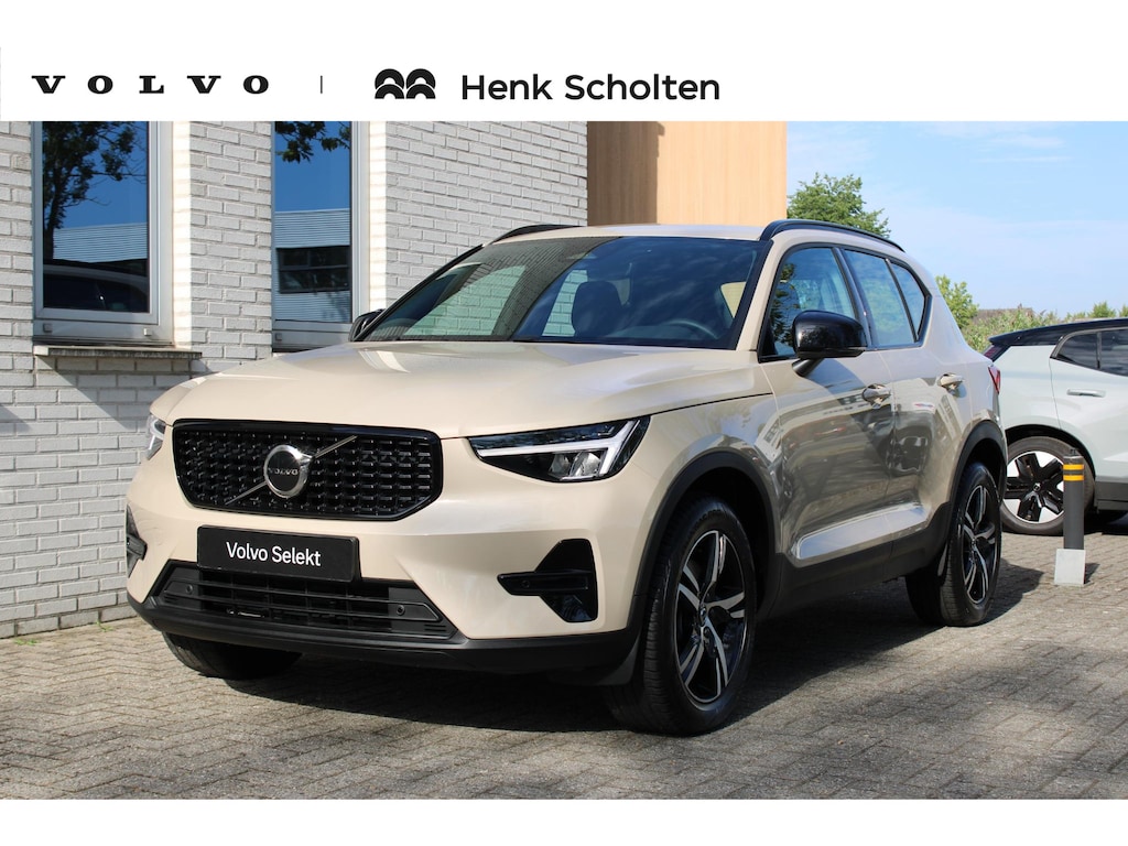 Volvo XC40 B4 Aut. Plus Dark | Apple carplay/ Android auto | Electronic climate control | 18" lichtmetalen velgen | Voorstoelen verwarmd  | Stuurwiel verwarmd | Trekhaak elektrisch uitklapbaar | Verwarmde voorruit |