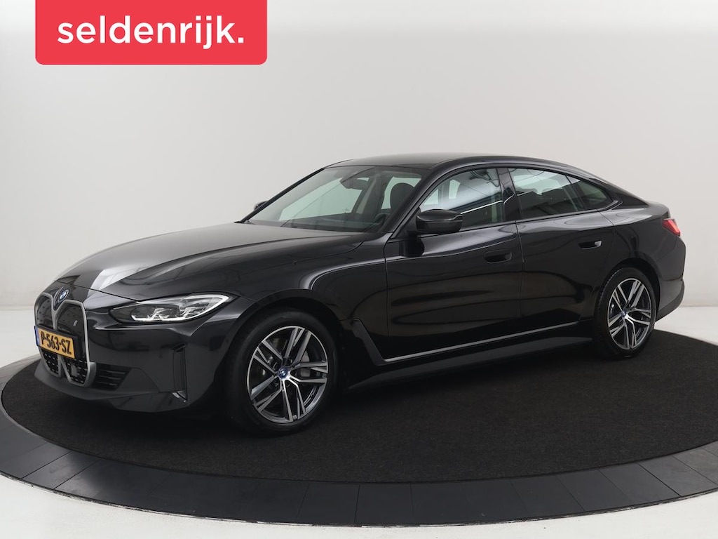 BMW i4 eDrive40 84 kWh | SOH 93,8% | Camera | Adaptive cruise | Climate control | Navigatie | DAB+ | Bluetooth | Stoelverwarming | Carplay