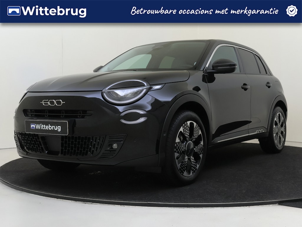 Fiat 600 1.2 Hybrid La Prima | Stoelverwarming | Elek. Achterklep | Camera | 136PK |