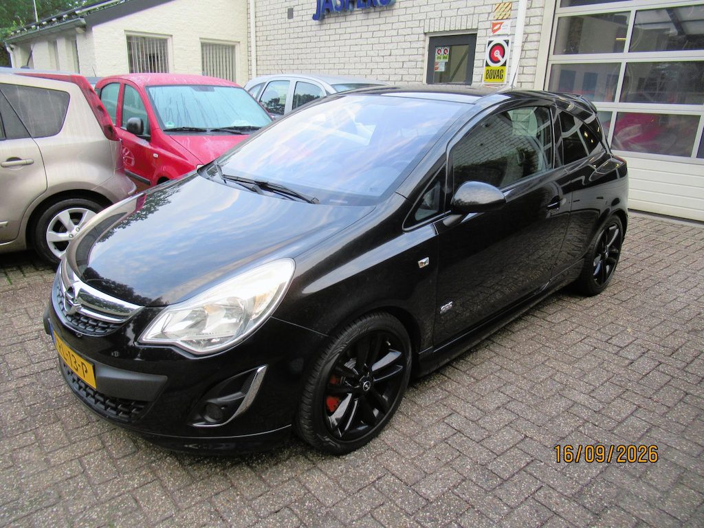 Opel Corsa 1.6-16V T Color Edition opc