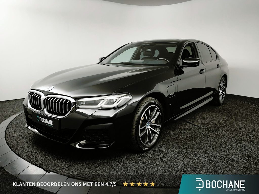 BMW 5-Serie 530e xDrive High Executive | M-Sport | Schuif-/kanteldak | Harman / Kardon | Driving Assistant Professional |