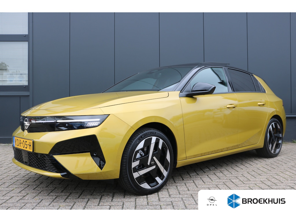 Opel Astra Electric 58 kWh Ultimate | Camera | Cruise control adaptief | Navi | Voorstoelen verwarmd | Stuurwiel verwarmd |