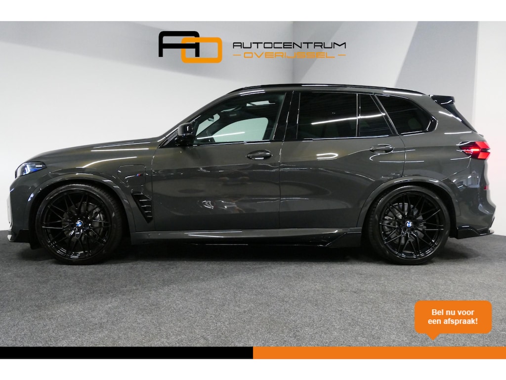 BMW X5 xDrive50e M Sport / M Bodykit / Achterasbesturing / Panoramadak / Elektr. verstelbare voorstoelen + memory / Softclose / Luchtvering / Elektr. wegklapbare trekhaak / HUD Professional / Harman Kardon Surround Sound / 22'' LMV / Ambienteverlichting / Stoelverwarming V+ A / Achteruitrijcamera / Shadow Line