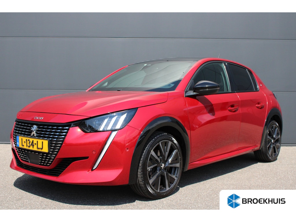 Peugeot 208 1.2 PureTech GT Pack | Navigatie | Camera | Stoelverwarming | Trekhaak | Alcantara | NL auto | Apple Carplay |