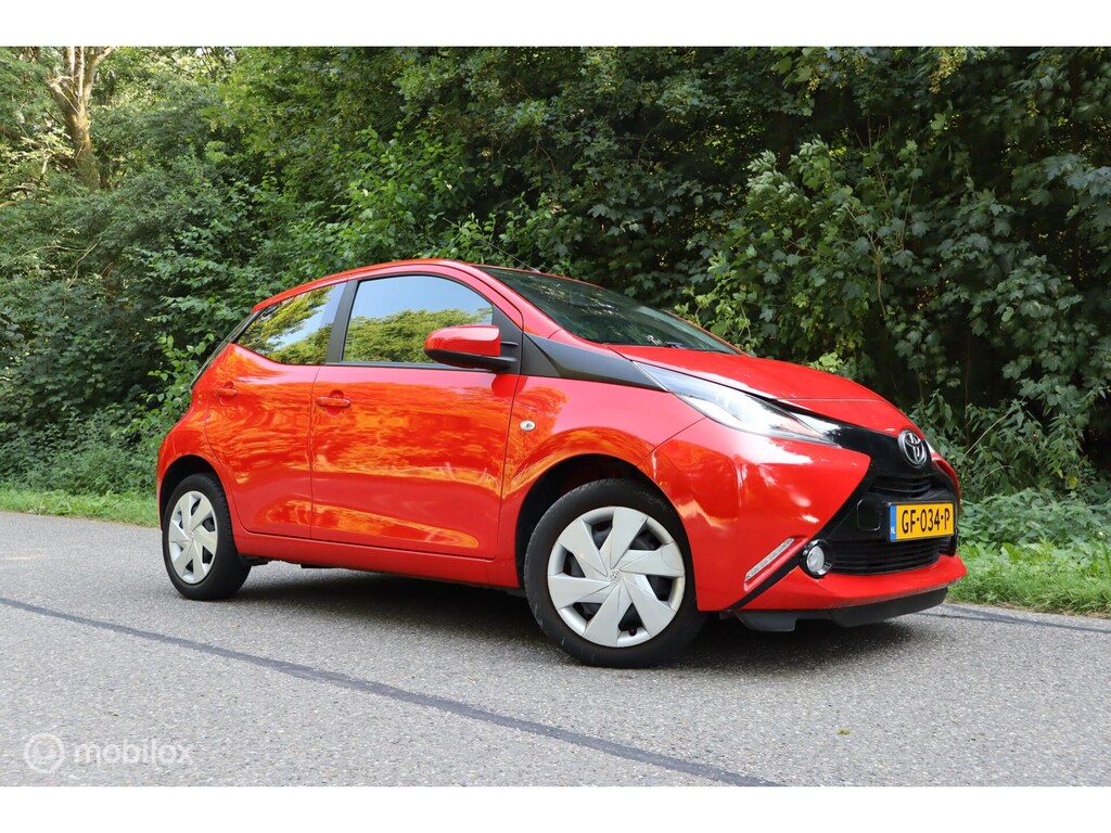 Toyota Aygo 1.0 VVT-i x-play | Camera | Carplay | ESP | NAVI