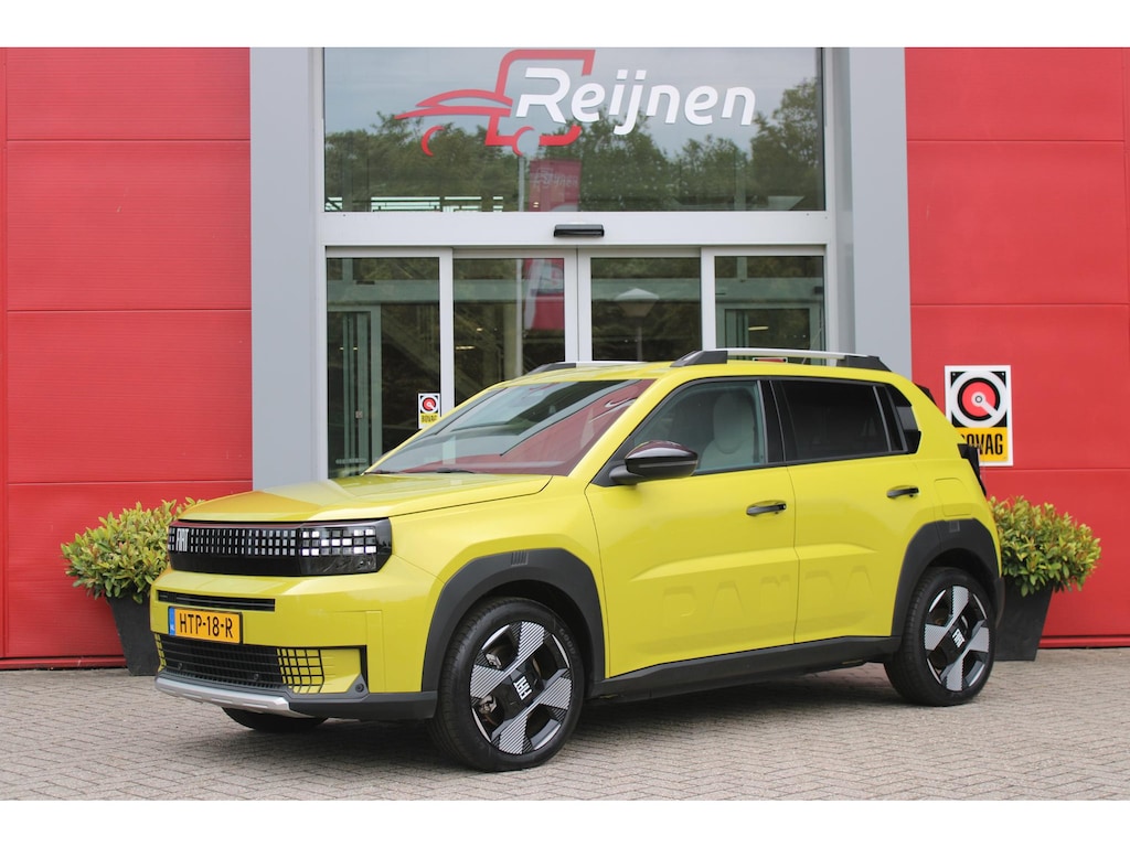 Fiat Grande Panda LA PRIMA 113PK 11 kW 44 kWh | WINTERPACK: STOEL/STUUR/VOORRUIT VERWARMING | DRAADLOZE APPLE CARPLAY/ANDROID AUTO | NAVIGATIE | ACHTERUITRIJCAMERA | PARKEERSENSOREN VOOR + ACHTER | DRAADLOZE TELEFOONLADER | LED KOPLAMPEN | CLIMATE CONTROL | 3-FASE | 17" LICHTMETALEN VELGEN | PRIVACY GLASS | ACHTERSPOILER |