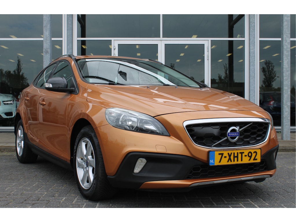 Volvo V40 Cross Country T4 180PK Automaat Kinetic | Adapt. Cruise | BLIS | PDC Achter | Climate Control | Bluetooth | Trekhaak |