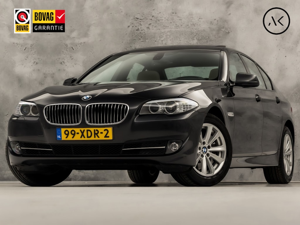 BMW 5-Serie 528i High Executive 245Pk Automaat (SCHUIFDAK, GROOT NAVI, LEDER, ELEK SPORTSTOELEN, ZWART HEMEL, STOELVERWARMING, PARKEERSENSOREN, XENON, NIEUWSTAAT)