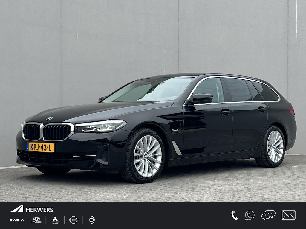 BMW 5-Serie Touring 530e Business Edition Plus / Dealer Onderhouden / Head- Up Display / Stoelverwarming / Achteruitrijcamera / 1.700 kg trekgewicht / Navigatie / Apple Carplay & Android Auto / Climate Control / 18"LM Velgen /