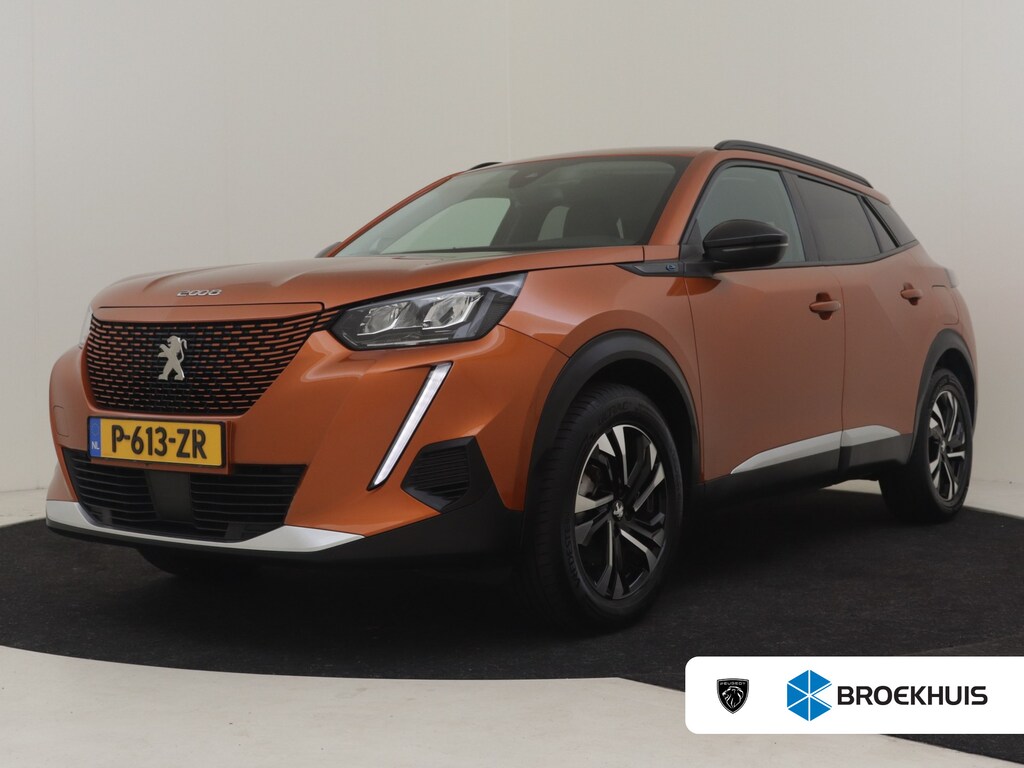 Peugeot e-2008 EV Allure Pack 50 kWh 136PK | Achteruitrijcamera | Navigatie | Apple carplay Android auto | Climate control | LED| DAB | 17"LMV