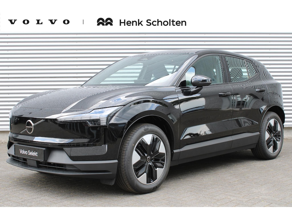 Volvo EX30 P3 Plus Europa 51 kWh | Stuurverwarming | Stoelverwarming | Elektrisch Verstelbare Stoelen Met Geheugen | BLIS | Elektrische Achterklep | Sfeerverlichting | Harman/Kardon | Google | Parkeersensoren Voor & Achter | Achteruitrijcamera | Keyless | Adaptieve Cruise Control | Pilot Assist | Lane Keeping | 18-Inch Lichtmetalen Velgen |