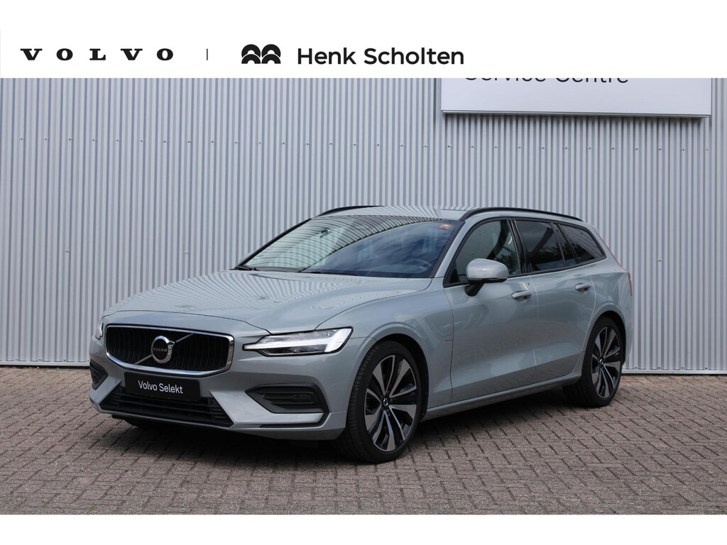 Volvo V60 2.0 B3 Essential Edition | Cruise Control | Semi elektrische trekhaak | Lederen stoelen | Google Services | Achteruitrijcamera | Stoelverwarming | Stuurwielverwarming | Achterbank verwarming