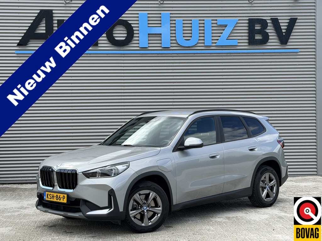BMW X1 xDrive25e Trekhaak Harman-Kardon Leder Elek Stoelverstoeling LED Carplay DAB Achteruitrijcamera Stuurwielverwarming SOH 100%
