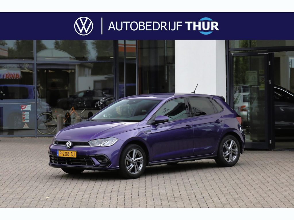 Volkswagen Polo 1.0 TSI R-Line 95PK / 70kW, NL auto 1e eigenaar nieuw door ons geleverd, LED verlichting, R-Line in- en exterieur, draadloos Apple Carplay & Android Auto, parkeersensoren voor en achter (pdc), adaptieve cruise control (ACC) met Travel Assist, multifunctioneel lederen stuurwiel, 2-zone climatronic, elektrisch verstel-, verwarm- en inklapbare buitenspiegels (spiegelpakket), 16" 'Valencia' LMV, DAB+ etc.