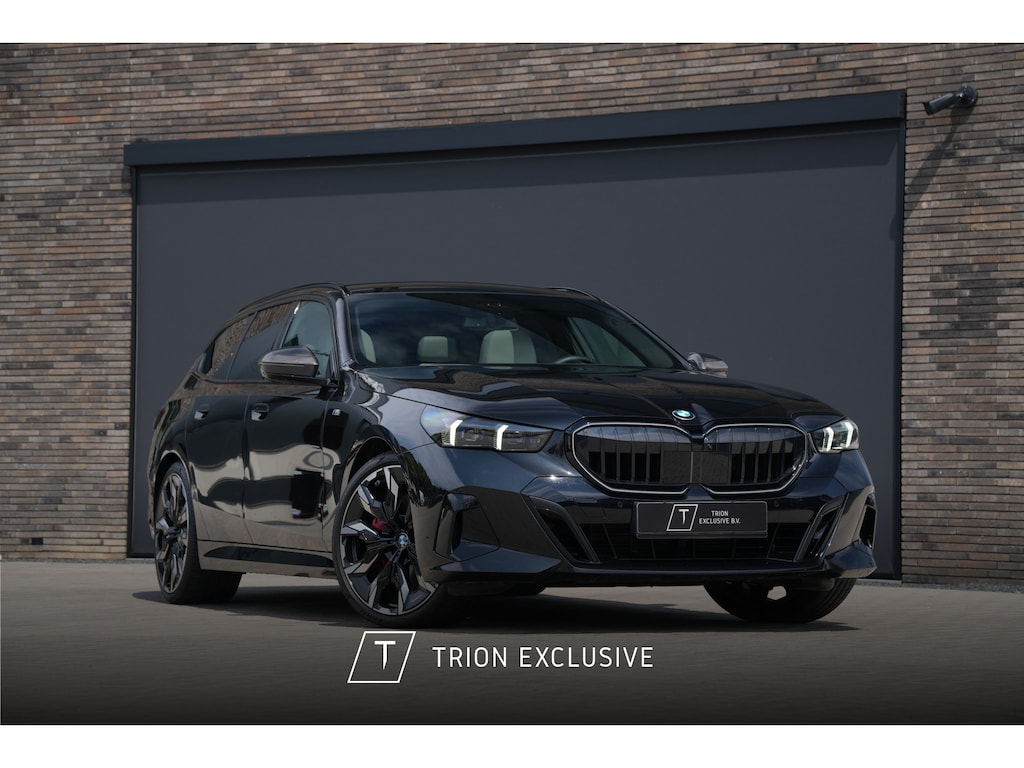 BMW 5-Serie Touring 540d xDrive M Sport Pro | Trekhaak | ACC | B&W | Stoelverwarming/Koeling | Comfortstoelen | HUD | 360