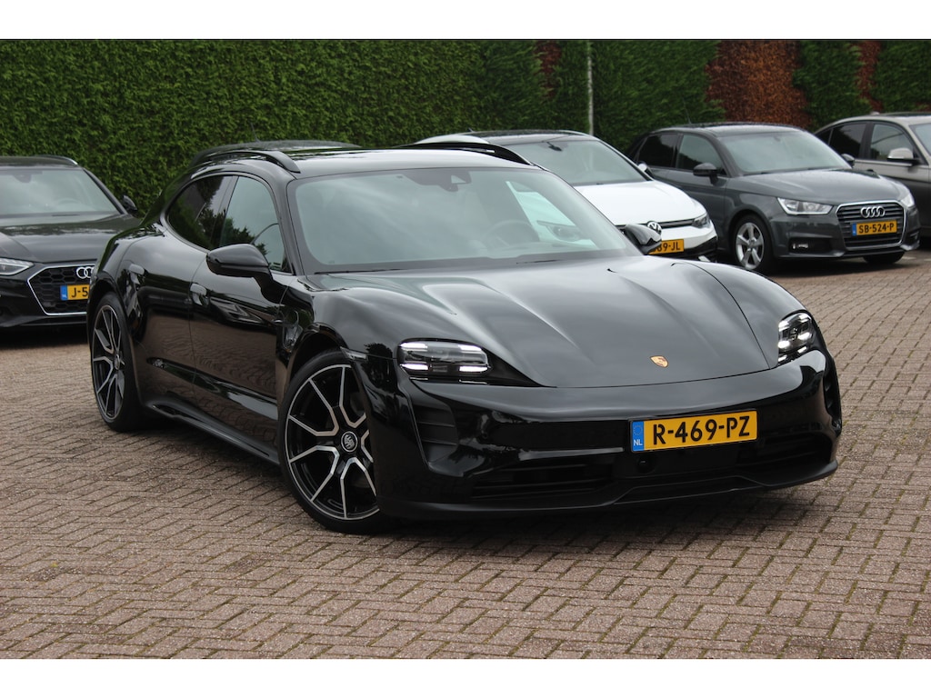 Porsche Taycan Sport Turismo 93 kWh / SoH 92,5% / Panoramadak / Camera / Passenger Display / Adaptieve Stoelen / Luchtvering / 21'' / Keyless / Sportchrono / CarPlay / Stoel+Stuurverwarming / Dodehoek / DAB / ACC / Warmtepomp