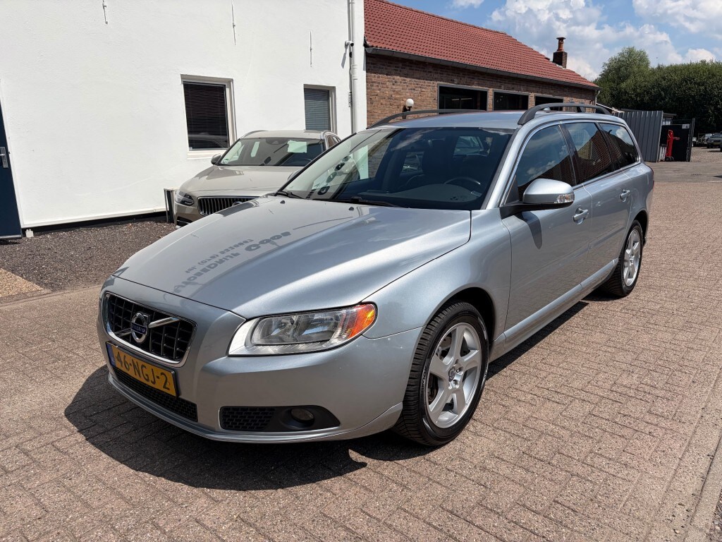 Volvo V70 2.0T Momentum Leder Trekhaal Stoelverwarming