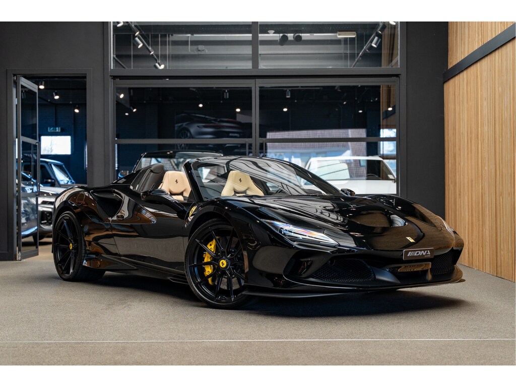 Ferrari F8 Spider 3.9 V8 Lift Carbon Seats Novitec Akrapovic Carbon Interior Carbon