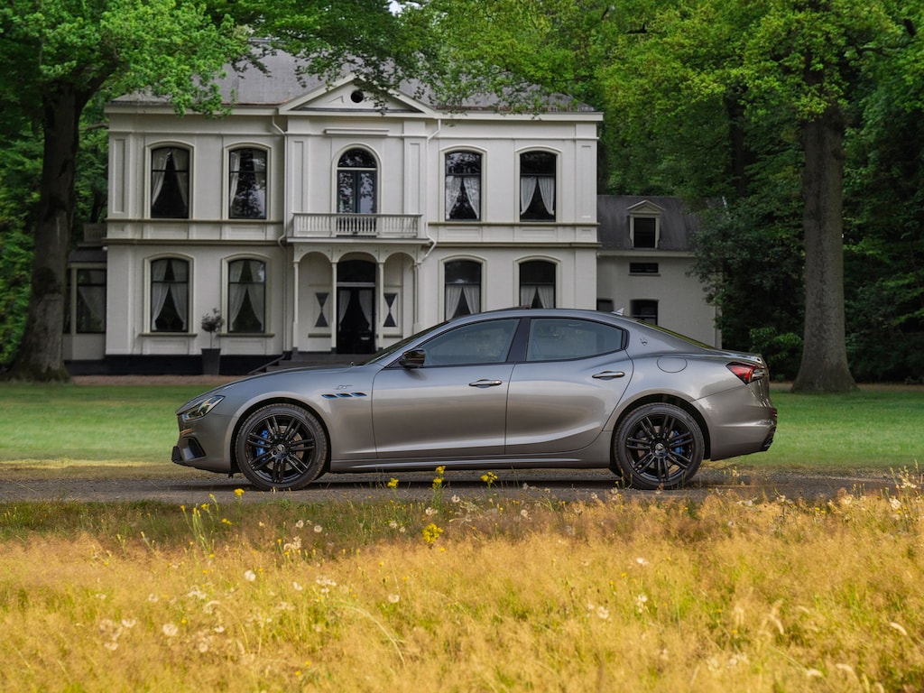 Maserati Ghibli Hybrid GT 330pk | Schuif-/kanteldak | Carbon interieur | Orig. NL