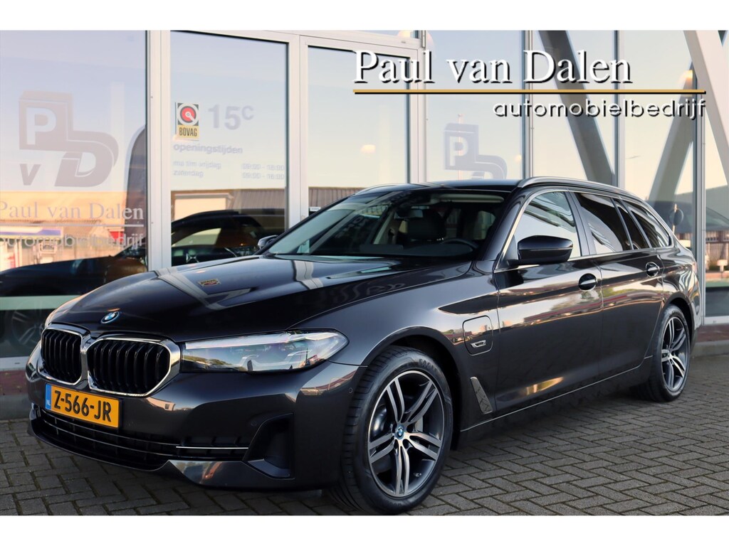 BMW 5-Serie Touring (g31) 530e 292PK BUSINESS Trekhaak | Leer | Camera | Live Cockpit | Clima | Stoel/stuurverw. | Sfeerverlichting | 18 Inch Lm |