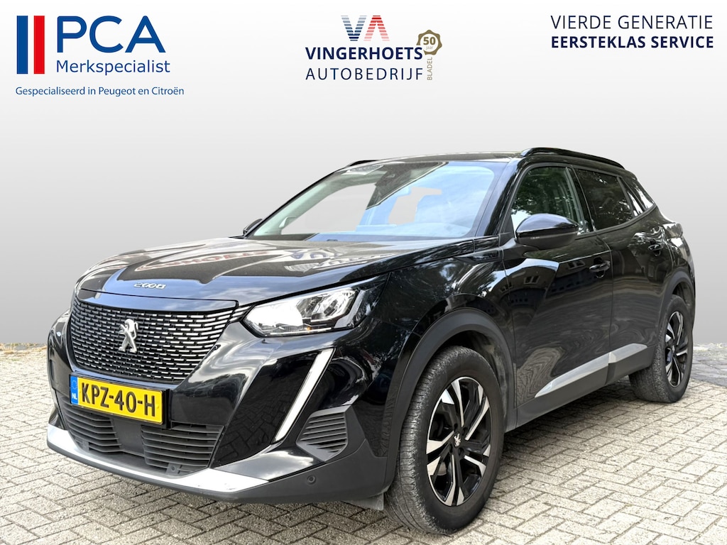 Peugeot 2008 130 Pk Automaat Benzine * Navigatie * Voor en Achter Parkeersensoren + Camera Achterzijde ! * Climate & Cruise Control * Keyless Start * Parfumeur * Vingerhoets; Vierde Generatie Eersteklas Service. Al meer dan 100 jaar een begrip in de Brabantse Kempen