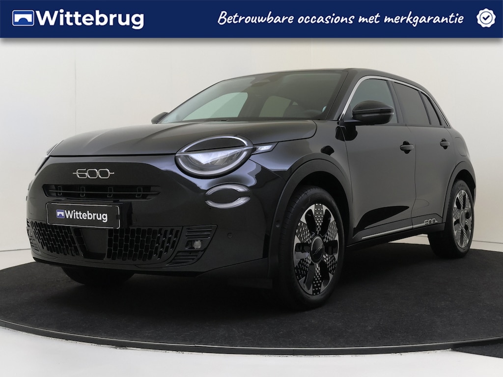 Fiat 600 1.2 Hybrid La Prima I AUTOMAAT I NAVIGATIE I ACHTERUITRIJCAMERA I PARKEERSENSOREN VOOR EN ACHTER I L.M. VELGEN i