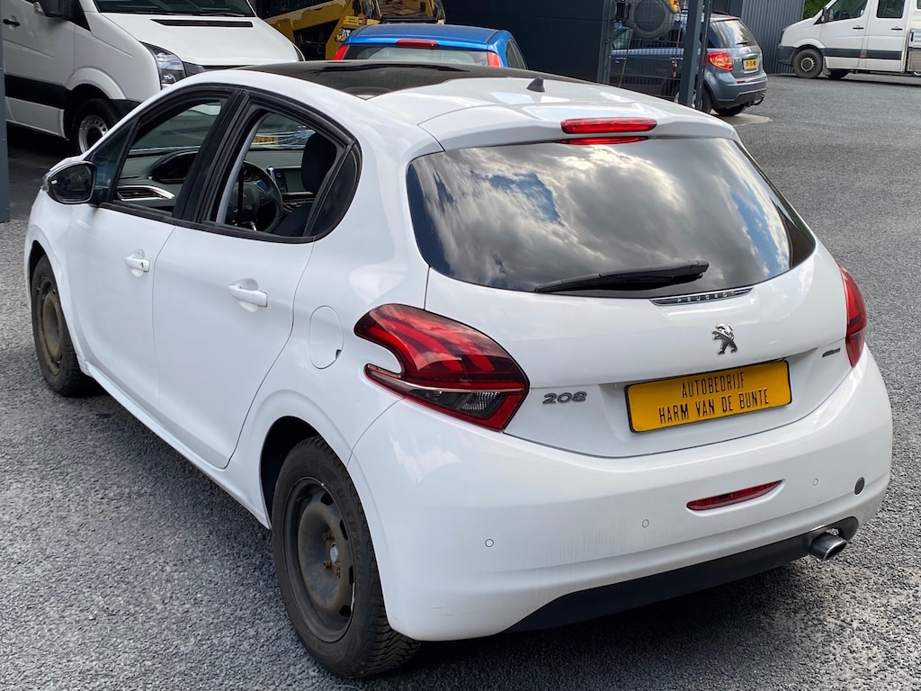 Peugeot 208 1.6 HDi STYLE PANO CRUISE NAVI CLIMA XENON LED PDC