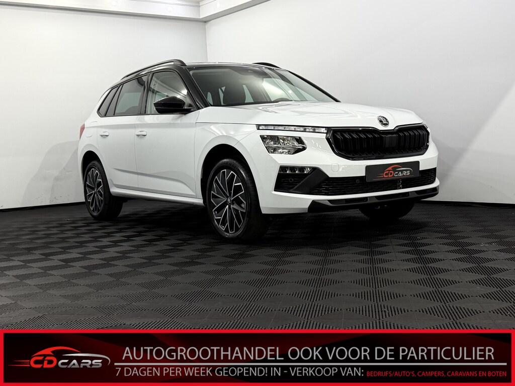 Skoda Kamiq 1.0 TSI Black Pack Camera, Apple carplay, Stoelverwarming, Airco, Keyless start, Virtual desk, Cruise control adaptief, 17 Inch velgen, 2 jaar garantie