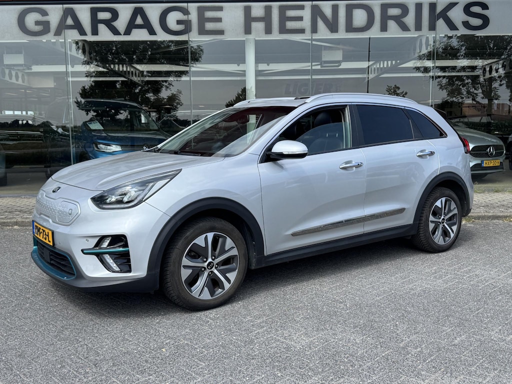 Kia Niro EV e-Niro ExecutiveLine Sky 64 kWh | SOH: 93,9% | 3 Fase | Warmtepomp | Schuifdak | Adaptive CC | LED | Climate |
