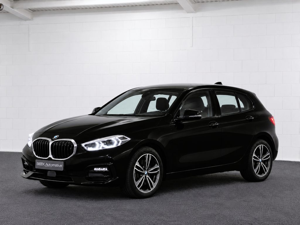 BMW 1-Serie 120i Sport Line | PDC | Stoelverwarming | Apple CarPlay