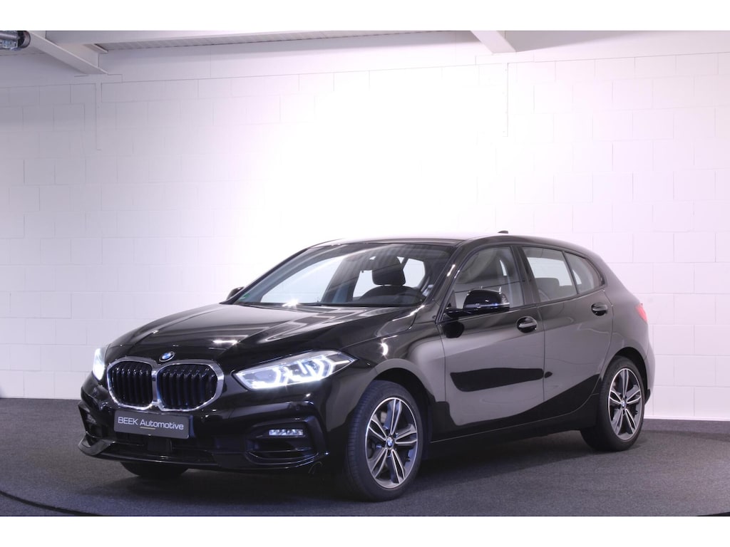 BMW 1-Serie 120i Sport Line | PDC | Stoelverwarming | Apple CarPlay